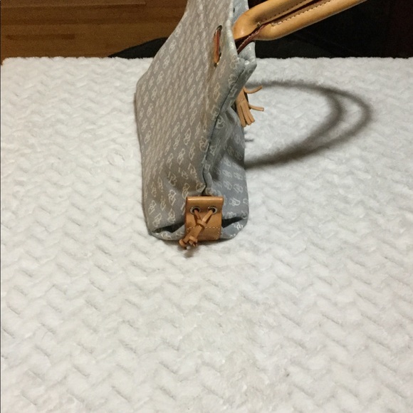 Dooney and Bourke canvas bag - Picture 4 of 8